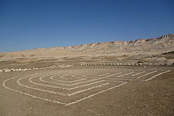 labyrinth-24BF90787-39CA-4E48-1A22-BEEE8EF8E271.jpg